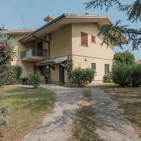 Ida - 2 Bedrooms With Private Garden 아파트 *