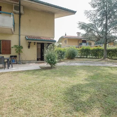 Ida - 2 Bedrooms With Private Garden 아파트 *