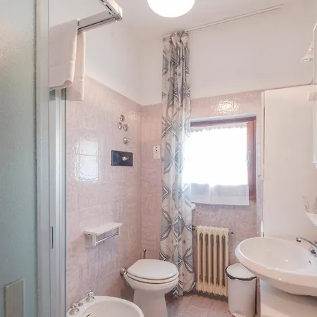 Ida - 2 Bedrooms With Private Garden 아파트 *