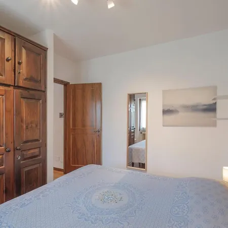 Ida - 2 Bedrooms With Private Garden 시르미오네