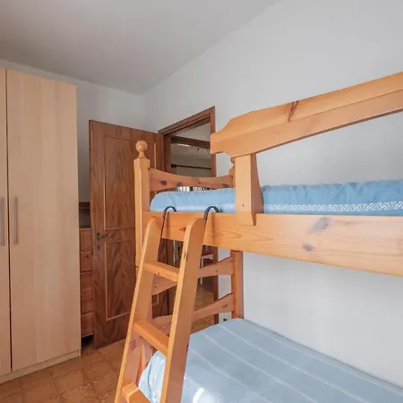 Ida - 2 Bedrooms With Private Garden 시르미오네