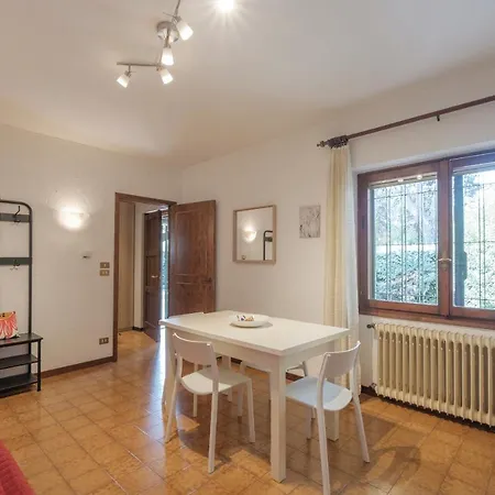 Ida - 2 Bedrooms With Private Garden 아파트 시르미오네