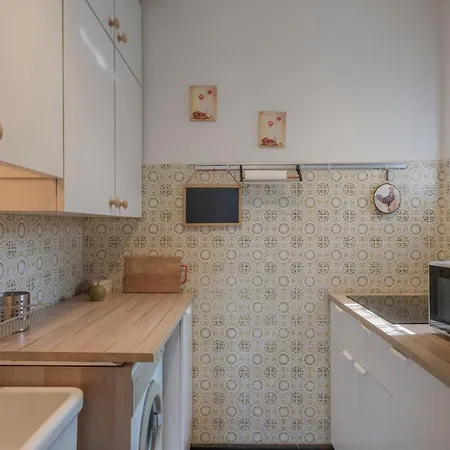 Ida - 2 Bedrooms With Private Garden 아파트 *
